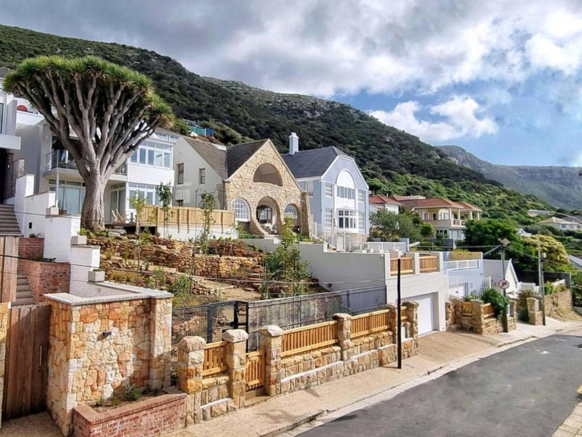 The Dragon Tree Guesthouse 칼크 베이 외부 사진