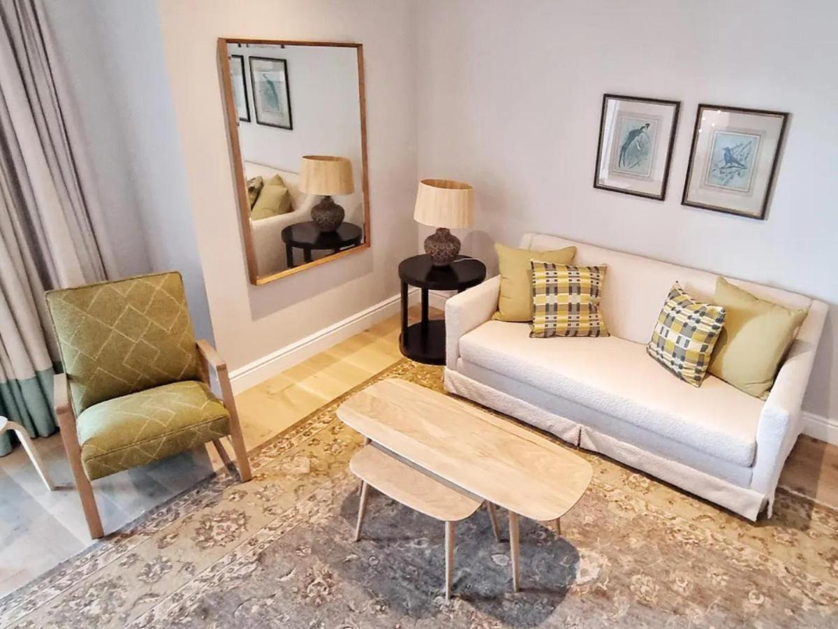 The Dragon Tree Guesthouse 칼크 베이 외부 사진