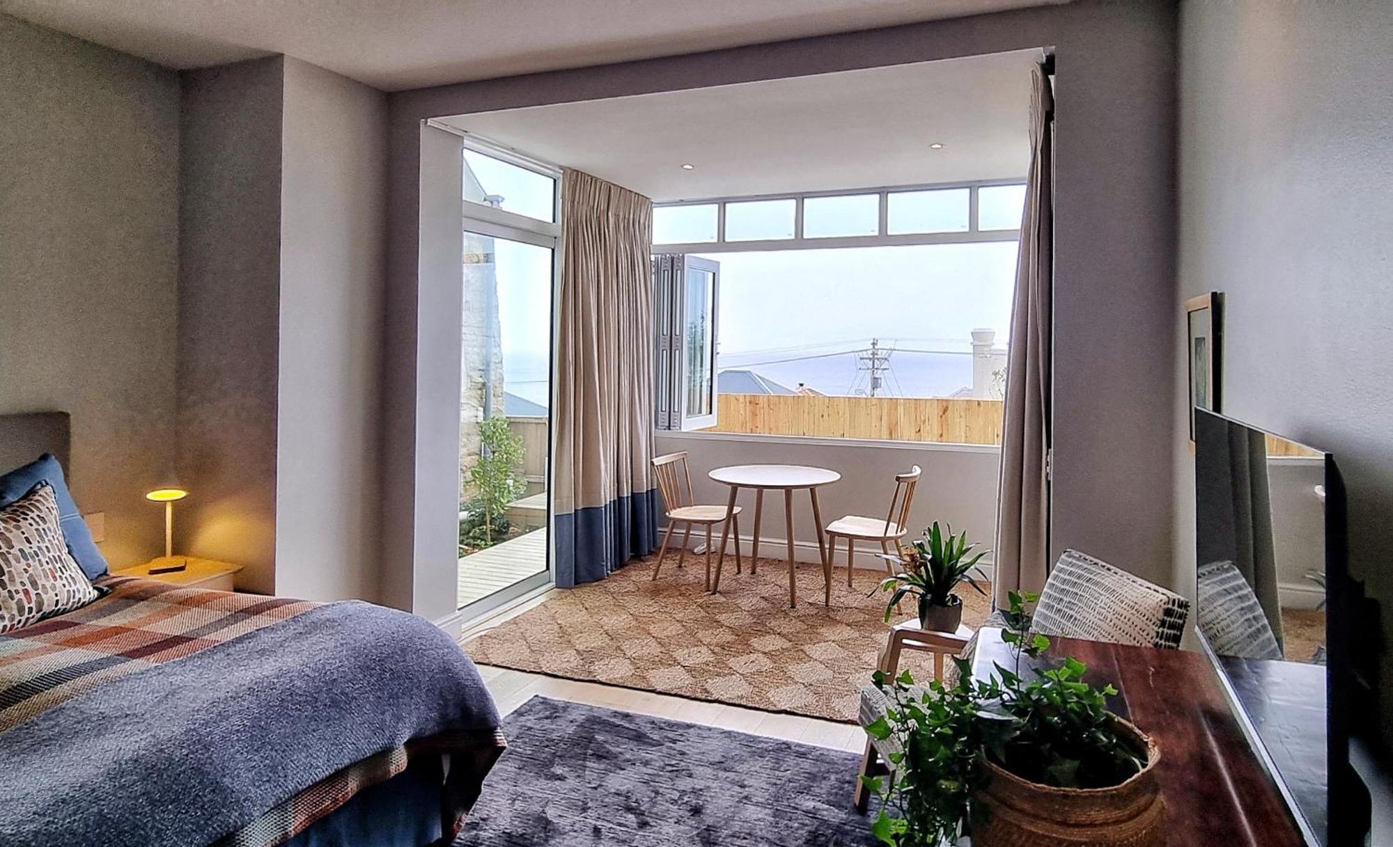 The Dragon Tree Guesthouse 칼크 베이 외부 사진